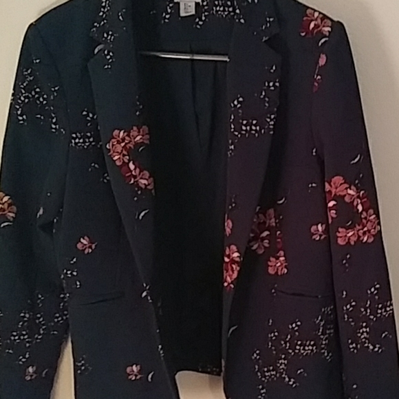 Forest Green Floral Blazer - Picture 2 of 6